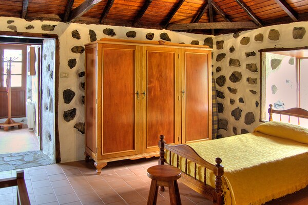 Foto van Vakantiehuis in El Amparo met Zeezicht - Vakantiehuis in Icod de los Vinos, Tenerife - BedRoom