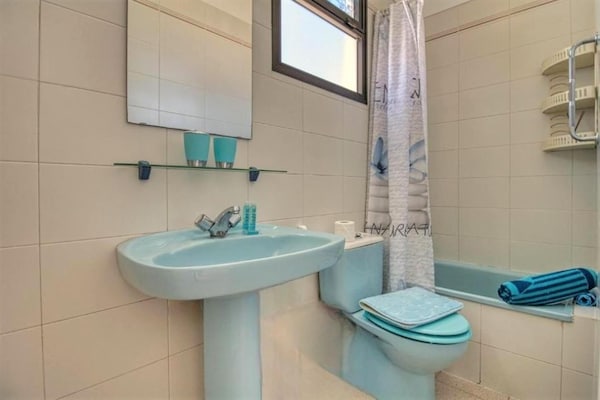 Foto van Attic appartement in Adeje bij Playa Fañabé - Vakantiehuis in Playa de Fañabé, Adeje - BathRoom