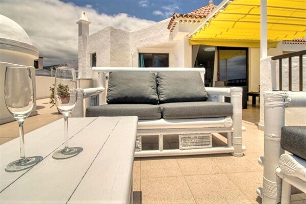 Foto van Attic appartement in Adeje bij Playa Fañabé - Vakantiehuis in Playa de Fañabé, Adeje - TerraceBalcony