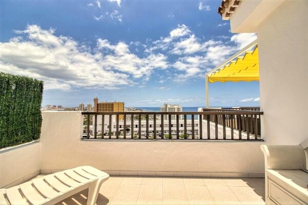 Foto van Attic appartement in Adeje bij Playa Fañabé - Vakantiehuis in Playa de Fañabé, Adeje - ViewSummer