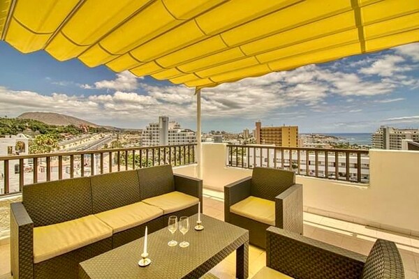 Foto van Attic appartement in Adeje bij Playa Fañabé - Vakantiehuis in Playa de Fañabé, Adeje - TerraceBalcony