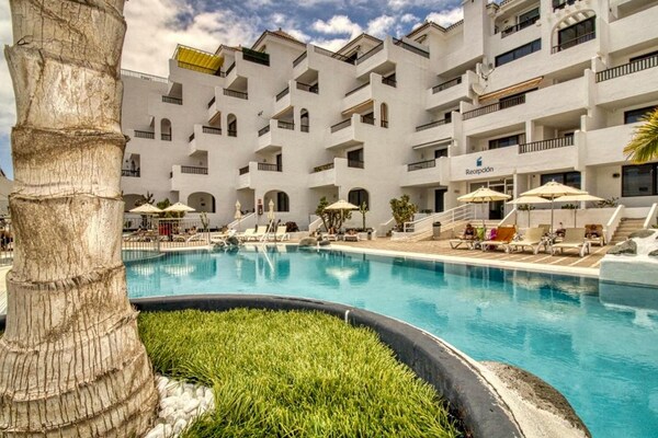 Foto van Attic appartement in Adeje bij Playa Fañabé - Vakantiehuis in Playa de Fañabé, Adeje - ExteriorSummer