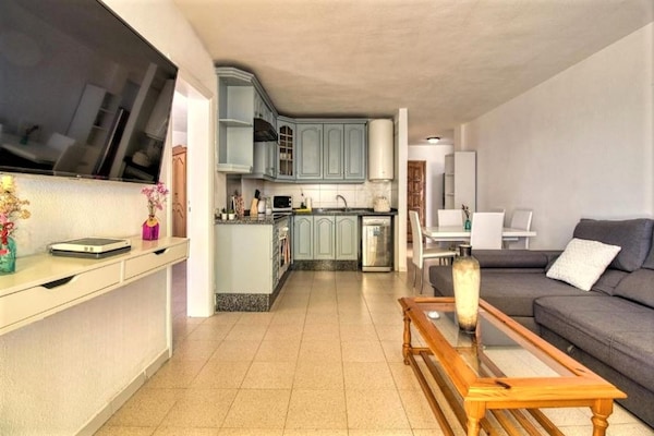 Foto van Attic appartement in Adeje bij Playa Fañabé - Vakantiehuis in Playa de Fañabé, Adeje - LivingRoom