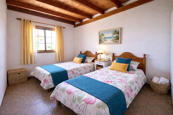Foto van Verblijf aan de kust met zwembad in Vera - Vakantiehuis in Arico - BedRoom