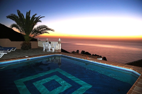 Foto van Verblijf aan de kust met zwembad in Vera - Vakantiehuis in Arico - ViewSummer