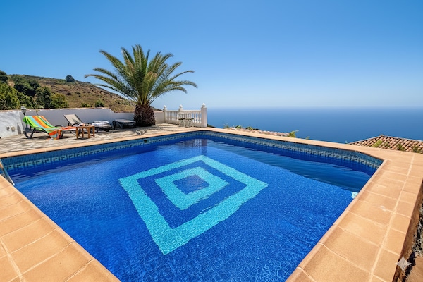 Foto van Verblijf aan de kust met zwembad in Vera - Vakantiehuis in Arico - PoolOfHouse