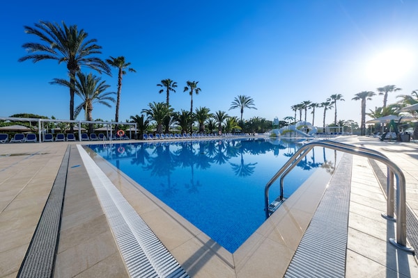 Foto van Tropische bungalow met terras - Vakantiehuis in Tarragona - PoolOfHouse