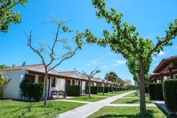 Foto van Tropische bungalow met terras - Vakantiehuis in Tarragona - ExteriorSummer