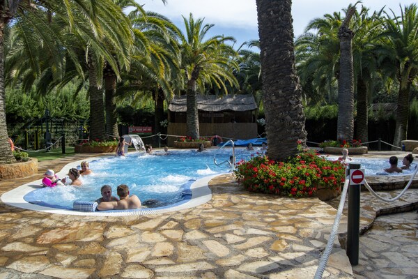 Foto van Huisje in Spanje met privéstrand - Vakantiehuis in La Torre del Sol, Tarragona - PoolOfHouse