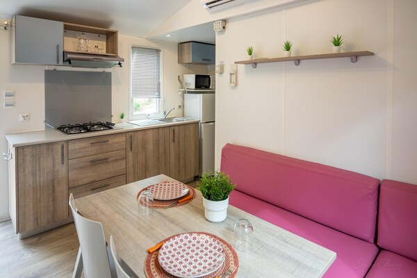 Foto van Huisje in Spanje met privéstrand - Vakantiehuis in La Torre del Sol, Tarragona - LivingRoom