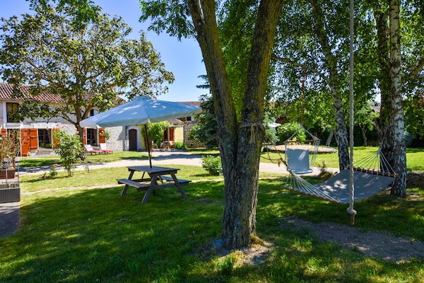 Foto van Landelijk familieparadijs voor 8 met zwembad - Vakantiehuis in Frontenay sur Dive - GardenSummer