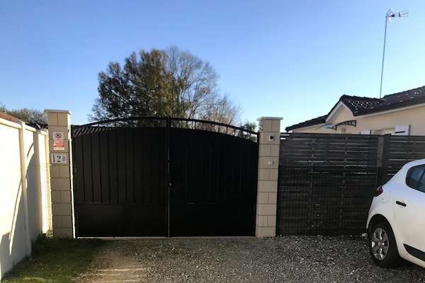 Foto van Zen-kamer in een gedeeld huis(eigenaar aanwezig) - Vakantiehuis in Saint-Médard de Guizières - HallReception