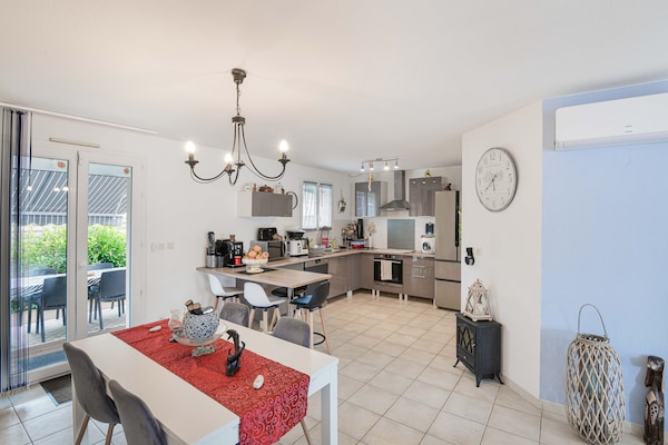 Foto van Zen-kamer in een gedeeld huis(eigenaar aanwezig) - Vakantiehuis in Saint-Médard de Guizières - DiningRoom