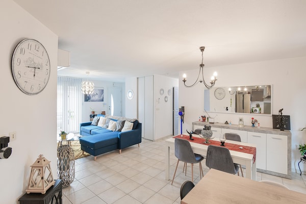 Foto van Zen-kamer in een gedeeld huis(eigenaar aanwezig) - Vakantiehuis in Saint-Médard de Guizières - LivingRoom