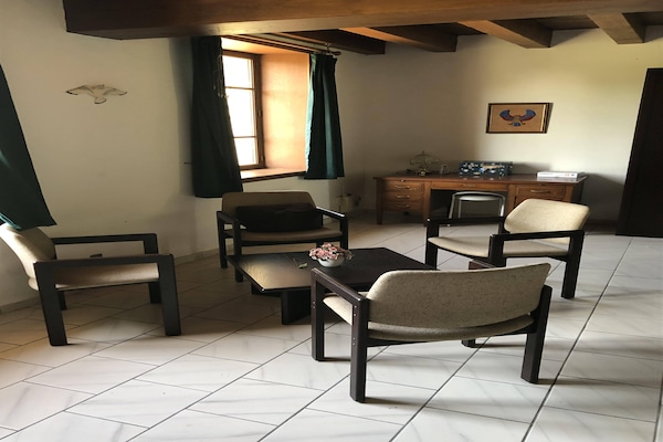 Foto van Vakantiehuis in Vieure bij meer en tuin - Vakantiehuis in Vieure - LivingRoom
