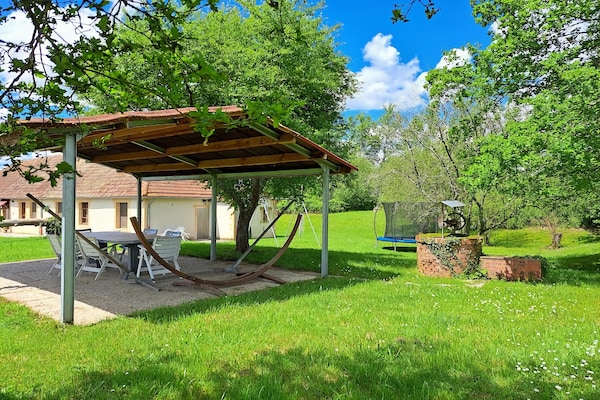 Foto van Vakantiehuis in Vieure bij meer en tuin - Vakantiehuis in Vieure - GardenSummer