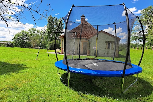 Foto van Vakantiehuis in Vieure bij meer en tuin - Vakantiehuis in Vieure - GardenSummer