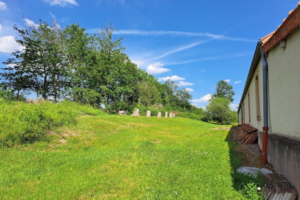 Foto van Vakantiehuis in Vieure bij meer en tuin - Vakantiehuis in Vieure - GardenSummer
