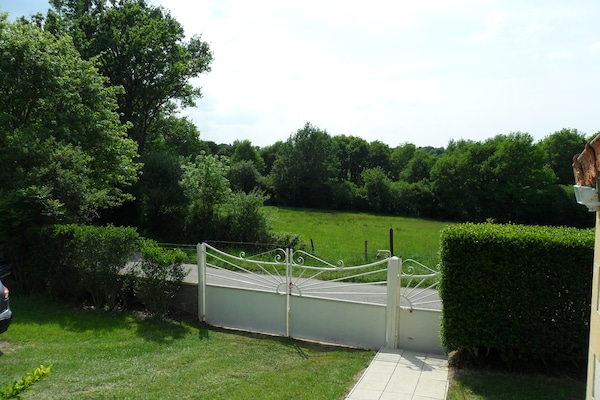 Foto van Vakantiehuis in Vieure bij meer en tuin - Vakantiehuis in Vieure - ViewSummer