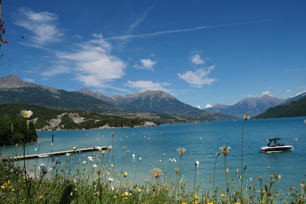 Foto van Verblijf aan het meer van Chorges met open haard - Vakantiehuis in Chorges - WaterView