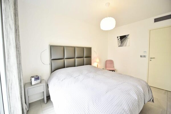 Foto van Appartement in Palm Beach met uitzicht op het zwembad - Untagged
