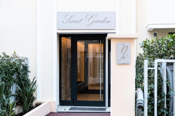 Foto van Appartement in Palm Beach met uitzicht op het zwembad - Untagged