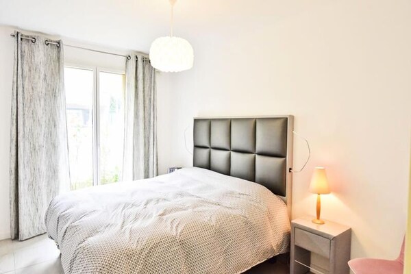 Foto van Appartement in Palm Beach met uitzicht op het zwembad - Untagged
