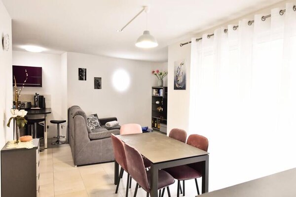 Foto van Appartement in Palm Beach met uitzicht op het zwembad - Untagged
