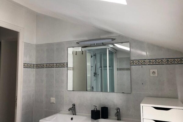 Foto van Villa aan de Côte d’Azur met Zwembad - Vakantiehuis in Le Rouret - Untagged