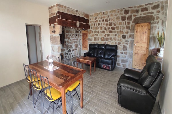Foto van Gerenoveerde boerderij-ontsnapping - Vakantiehuis in Sanilhac - LivingRoom