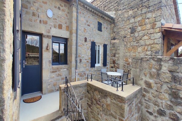 Foto van Gerenoveerde boerderij-ontsnapping - Vakantiehuis in Sanilhac - TerraceBalcony