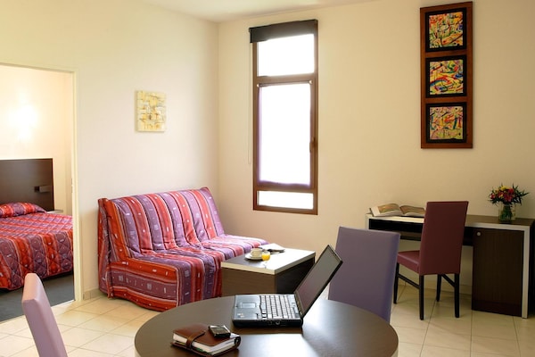 Foto van Modern appartement nabij Carcassonne - Vakantiehuis in Carcassonne - LivingRoom