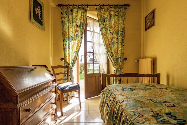 Foto van Historische torenwoning in Brignac - Vakantiehuis in Brignac-la-Plaine - BedRoom