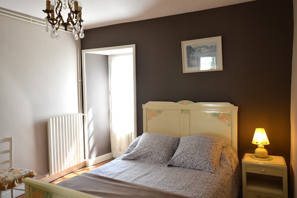 Foto van Historische torenwoning in Brignac - Vakantiehuis in Brignac-la-Plaine - BedRoom