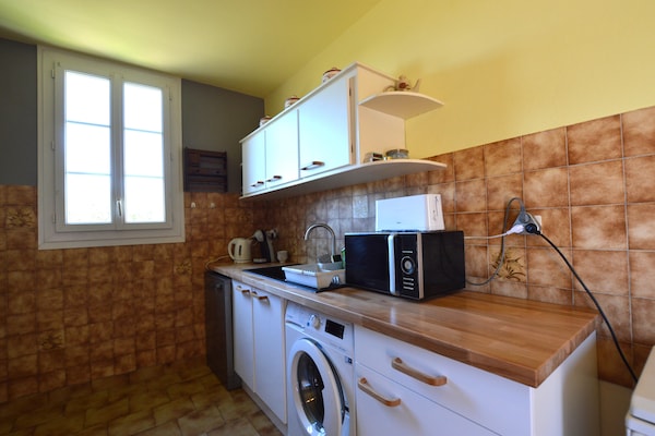 Foto van Historische torenwoning in Brignac - Vakantiehuis in Brignac-la-Plaine - Kitchen
