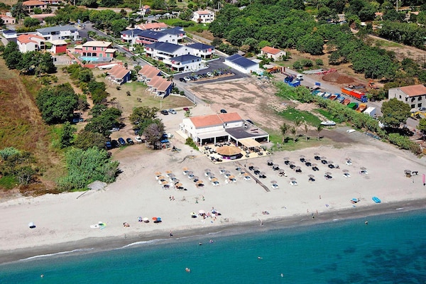 Foto van Res. Marea Resort, Santa-Lucia-di-Moriani - Vakantiehuis in Santa-Lucia-di-Moriani - ViewSummer