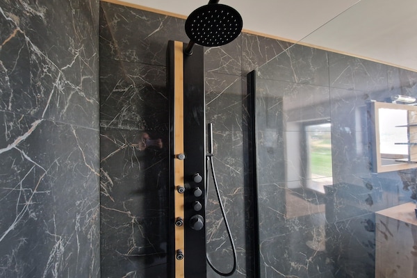 Foto van Premium Vakantiehuis, Roze Granietkust - Vakantiehuis in Perros-Guirec - BathRoom