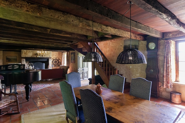 Foto van Landhuis in Dordogne bij Grot van Lascaux - Vakantiehuis in Les Eyzies-De-Tayac-Sireuil - LivingRoom
