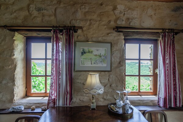Foto van Landhuis in Dordogne bij Grot van Lascaux - Vakantiehuis in Les Eyzies-De-Tayac-Sireuil - Ambiance