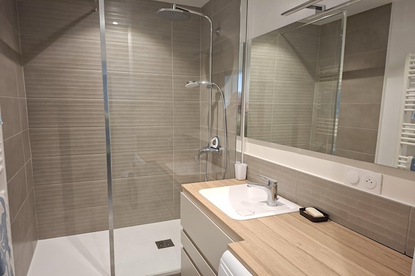 Foto van 100 meter van het zandstrand in Plougonvelin. - Vakantiehuis in Plougonvelin - BathRoom