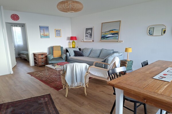 Foto van 100 meter van het zandstrand in Plougonvelin. - Vakantiehuis in Plougonvelin - LivingRoom
