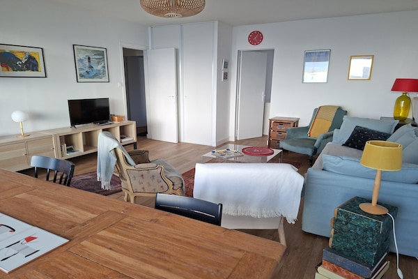 Foto van 100 meter van het zandstrand in Plougonvelin. - Vakantiehuis in Plougonvelin - LivingRoom
