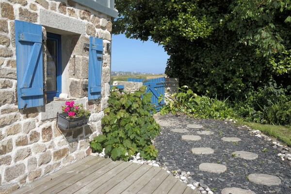 Foto van Stenen huis in Bretagne bij Roscoff & strand - Vakantiehuis in Plougoulm - ExteriorSummer