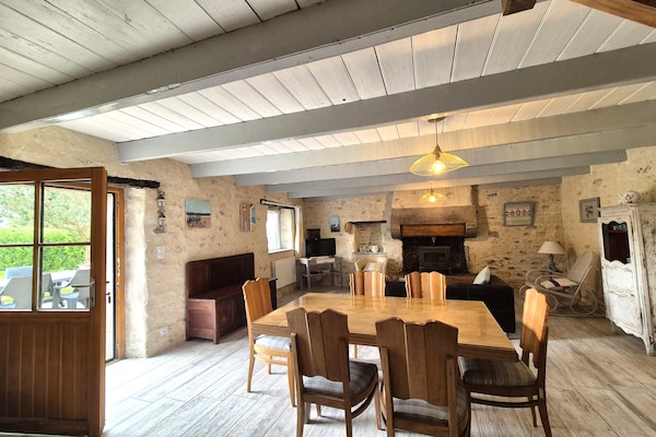 Foto van Stenen huis in Bretagne bij Roscoff & strand - Vakantiehuis in Plougoulm - DiningRoom