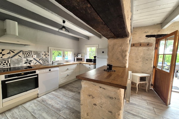 Foto van Stenen huis in Bretagne bij Roscoff & strand - Vakantiehuis in Plougoulm - Kitchen