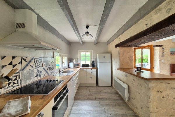Foto van Stenen huis in Bretagne bij Roscoff & strand - Vakantiehuis in Plougoulm - Kitchen