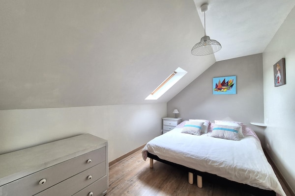 Foto van Stenen huis in Bretagne bij Roscoff & strand - Vakantiehuis in Plougoulm - BedRoom