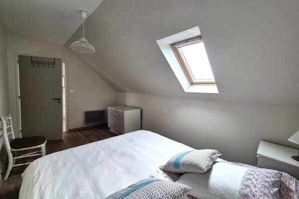 Foto van Stenen huis in Bretagne bij Roscoff & strand - Vakantiehuis in Plougoulm - BedRoom