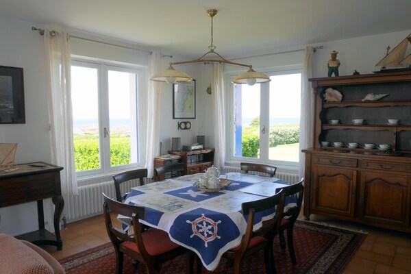 Foto van Panoramisch uitzicht op zee in Bretagne - Vakantiehuis in Lampaul-Plouarzel - DiningRoom