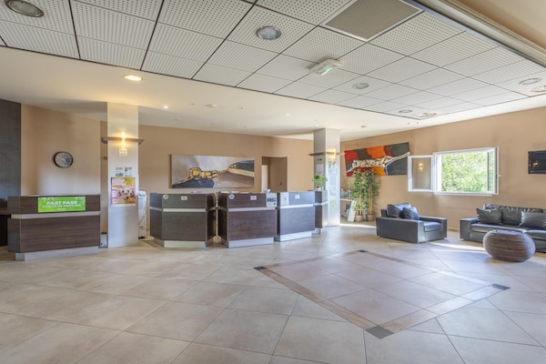 Foto van Provençaalse vakantiebestemming met balkon en toegang tot het zwembad. - ParkFacilities